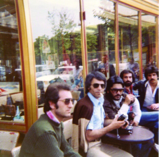 با احمد کسیلا -فریدون توفیقی -کیخسرو بهروزی -برادرم محمد در پاریس 1976.jpg